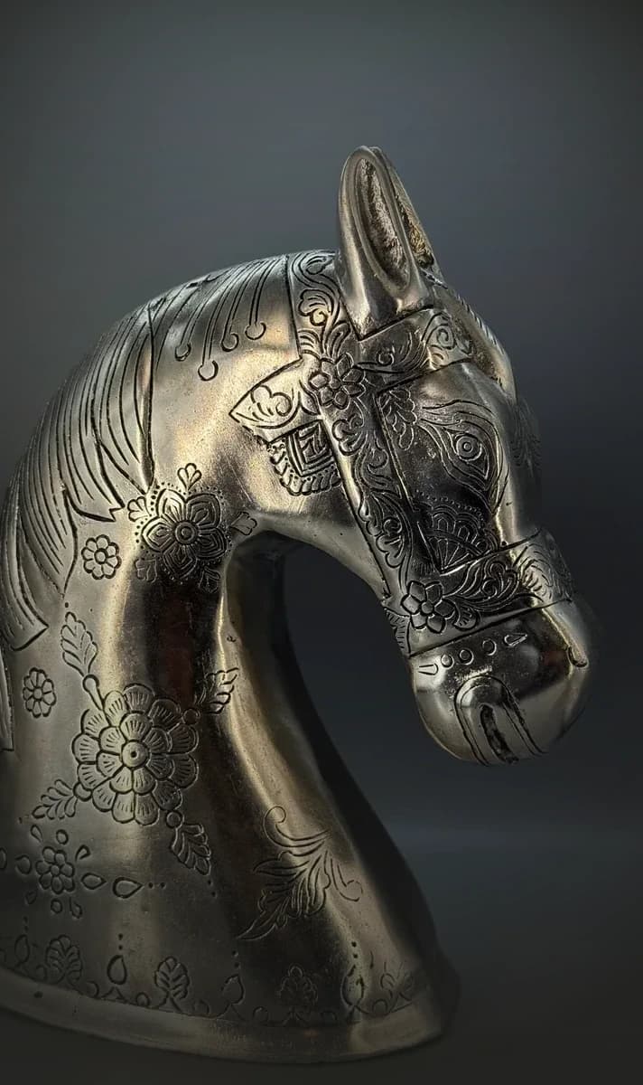 Maharani Horse — a silver-plated horse head with engraved floral detail, handcrafted by Nazarana Silver