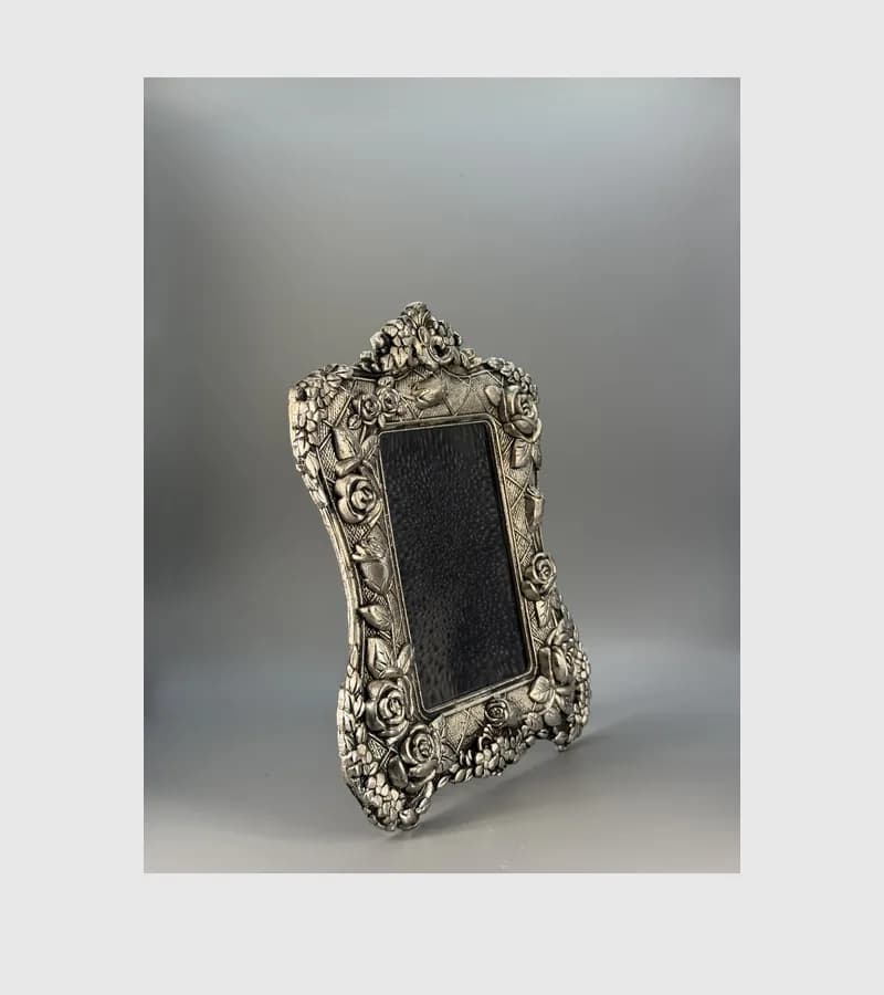 Gulabi Yaadein Photo Frame — silver shagun piece