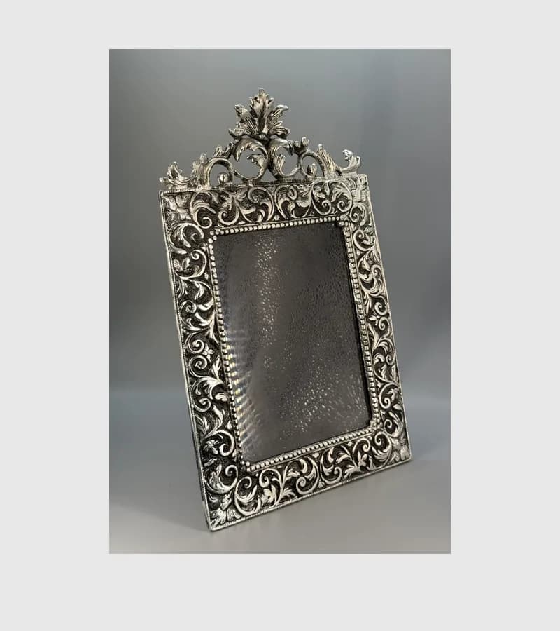 Regal Photo Frame — editorial